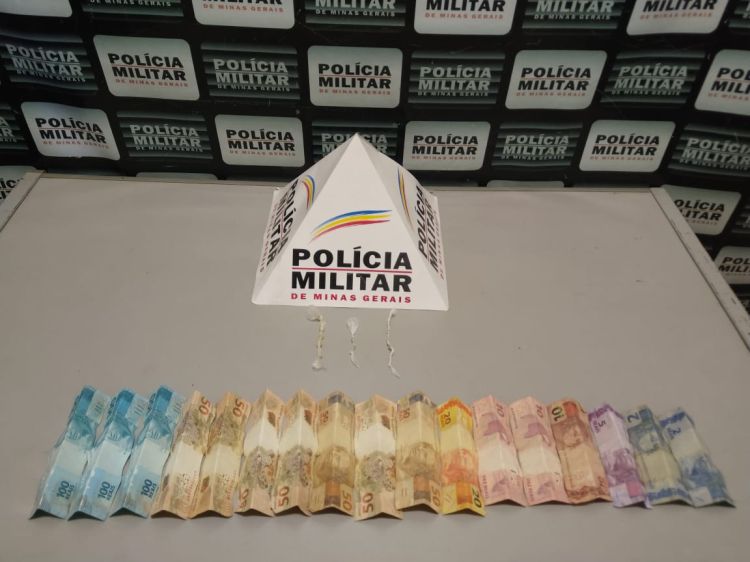 Casal é preso pela polícia no bairro Santos Dumond com 12 pedras de crack e R$ 709,00 em dinheiro