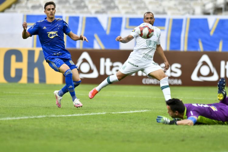 América vence o clássico contra o Cruzeiro de virada e fica próximo de garantir a vaga na final do Campeonato Mineiro