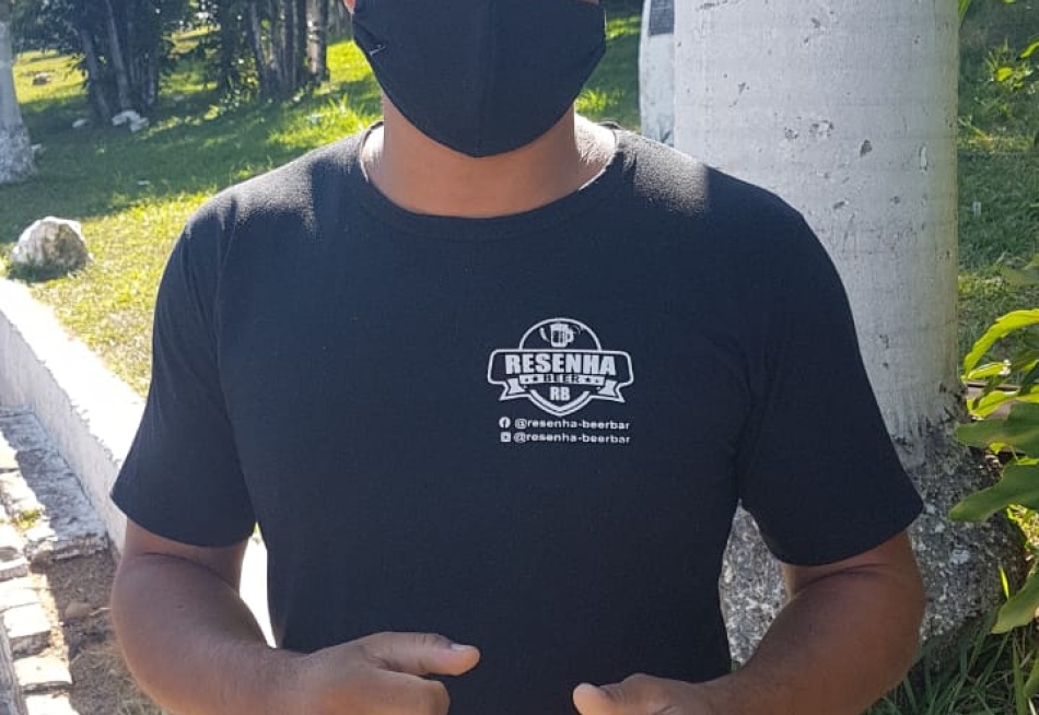 Manifestação convocada para o estacionamento do Fernando Otávio para pedir a reabertura do comércio tem poucos participantes