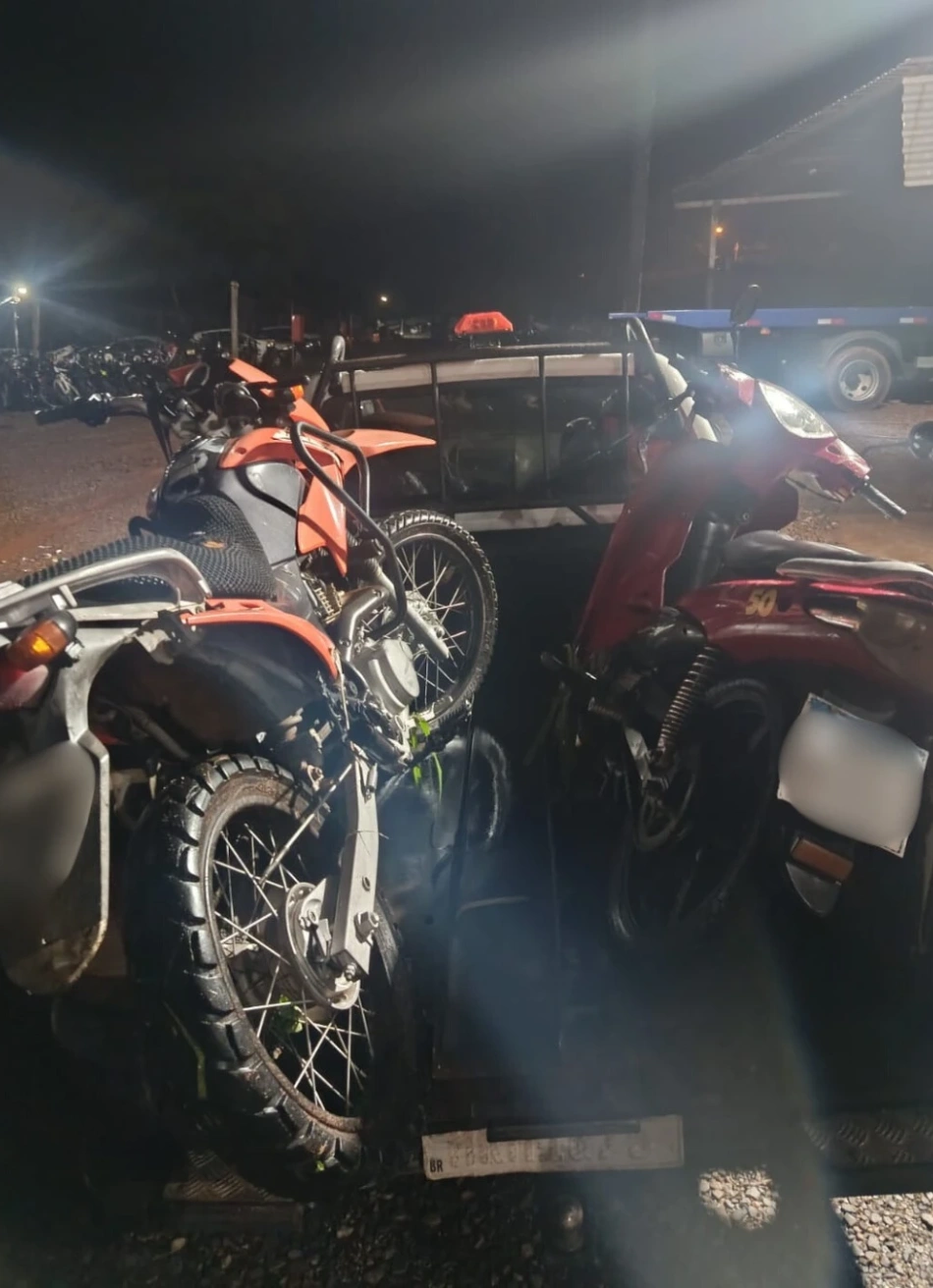 GCM localiza motocicletas furtadas e apreende armas artesanais em área de mata em Pará de Minas