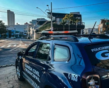 Guarda Municipal prende dois homens por agressão e ameaça a comerciante