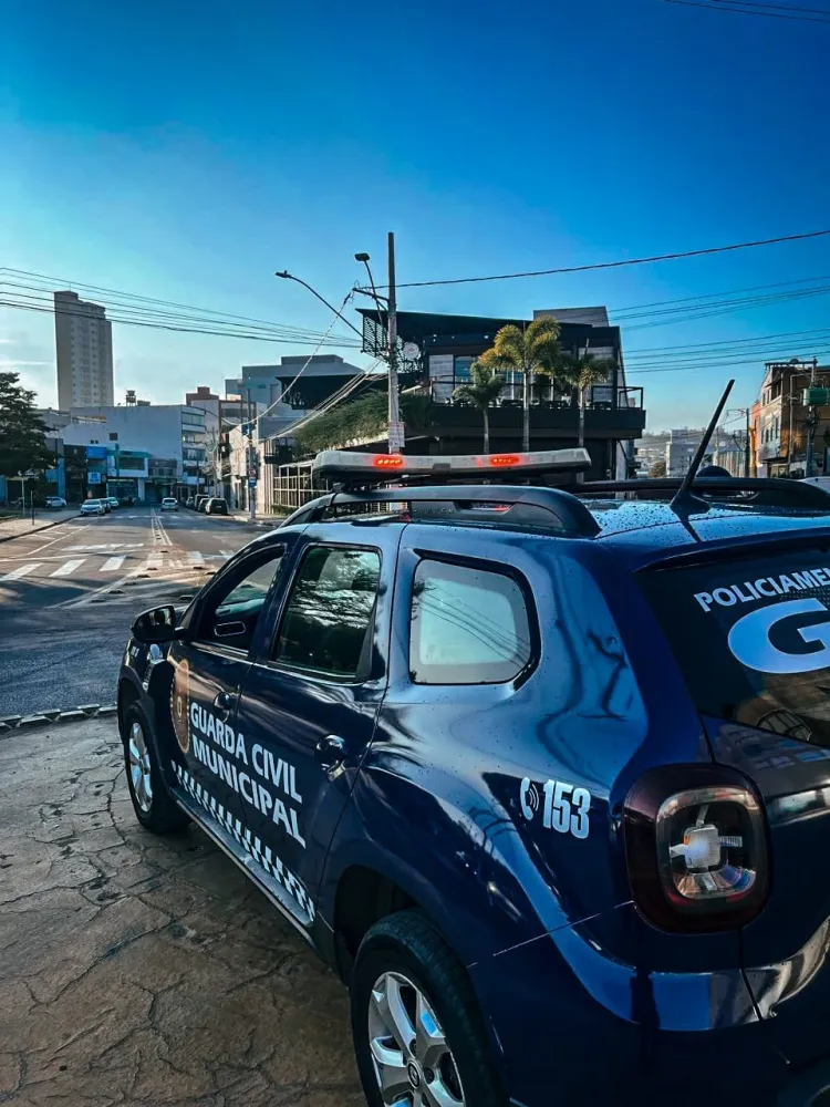 Guarda Municipal prende dois homens por agressão e ameaça a comerciante