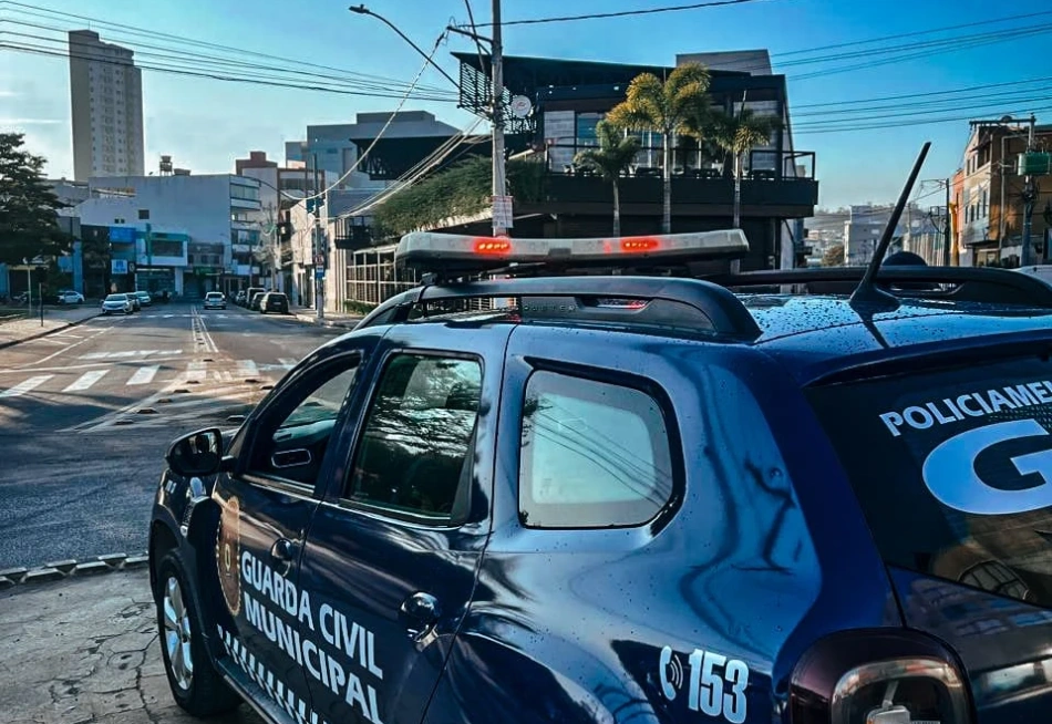 Guarda Municipal prende dois homens por agressão e ameaça a comerciante