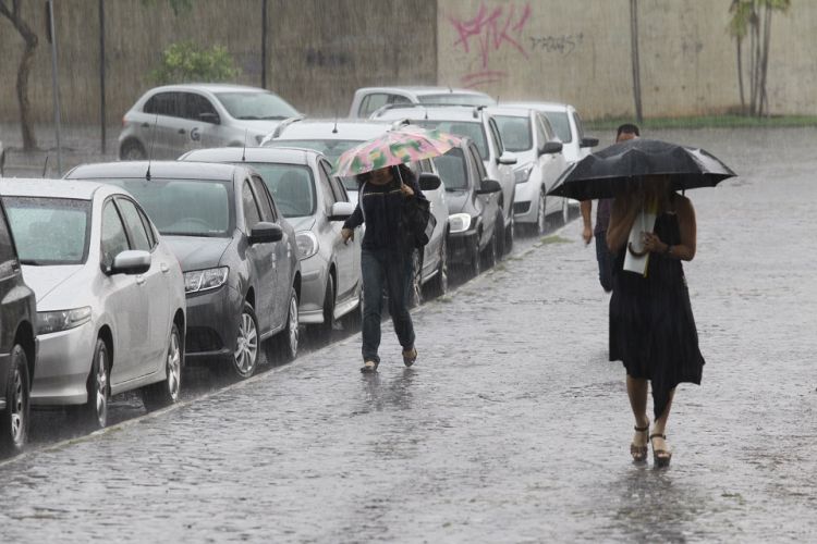 Inmet prevê tempestades em 807 dos 853 municípios mineiros até esta segunda-feira