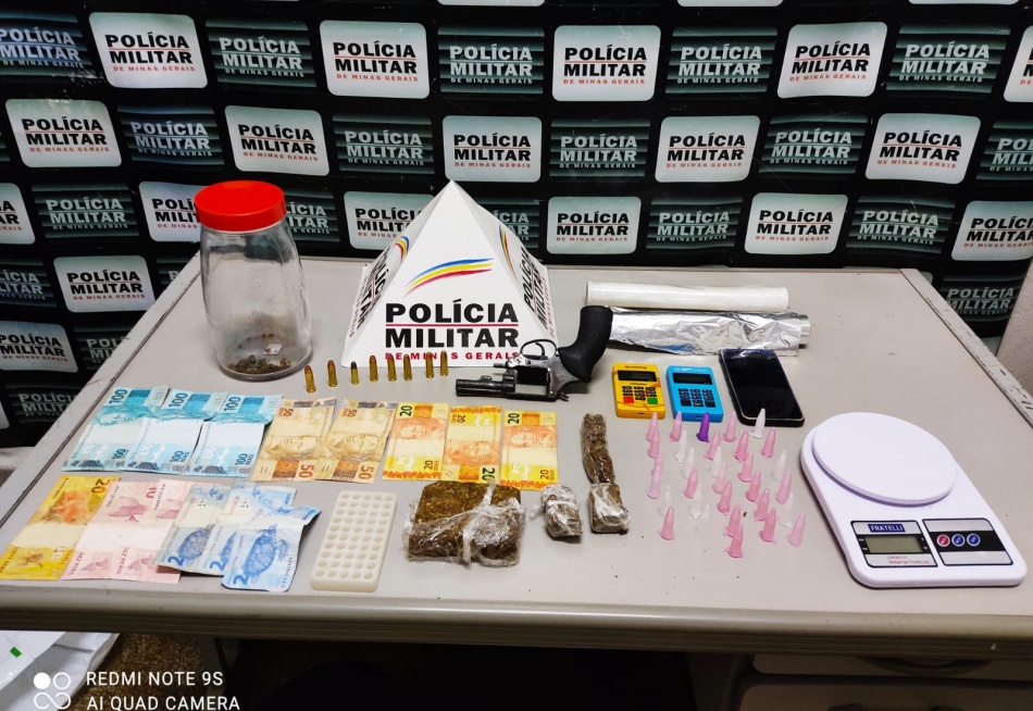 Rapaz é preso no bairro São Luis acusado de porte ilegal de arma de fogo e tráfico de drogas