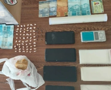 PMMG prende dois suspeitos por tráfico de drogas e apreende munições em Perdigão