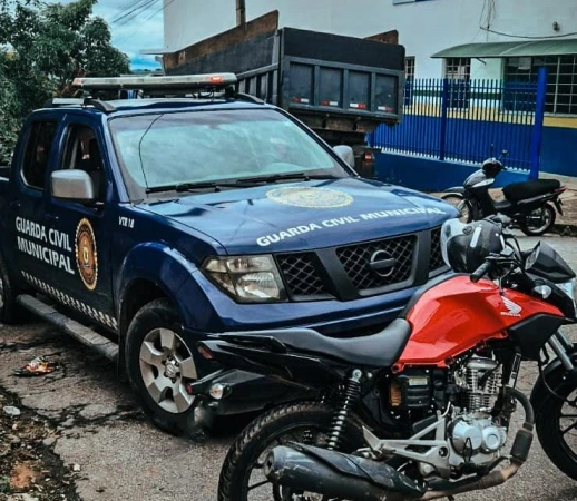 GUARDA MUNICIPAL RECUPERA MOTOCICLETA FURTADA E PRENDE HOMEM NO BAIRRO SÃO GERALDO
