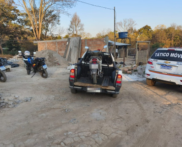 PM apreende drogas, arma de fogo e prende dois indivíduos em Limas