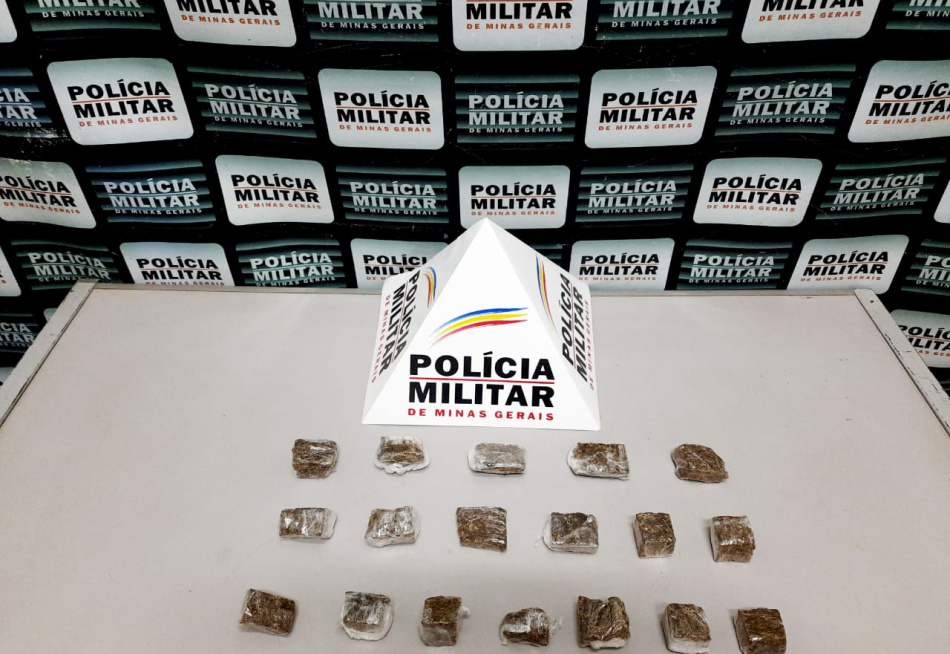 Rapaz é preso em Pará de Minas utilizando um ciclomotor para a entrega de drogas