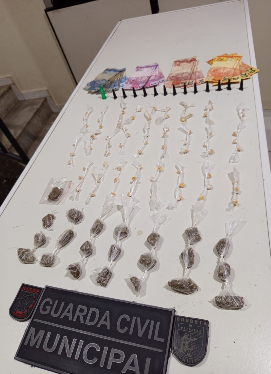 Guarda Civil Municipal de Nova Serrana apreende entorpecentes e detém suspeitos no Bairro Laranjeiras