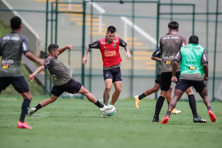Ainda sofrendo com os casos da Covid-19, Atlético recebe o Botafogo nesta quarta-feira para tentar manter a liderança do Campeonato Brasileiro