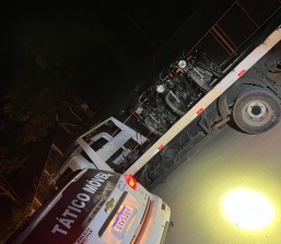 Pará de Minas - PM apreende drogas, dinheiro e motocicletas durante operação em sítio no povoado de Floresta
