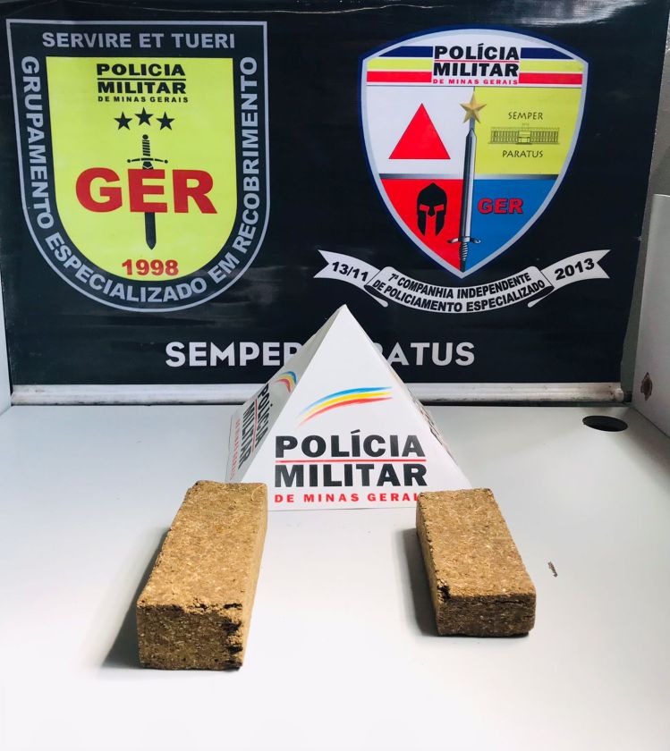 Rapaz é preso em Divinópolis com duas barras de maconha