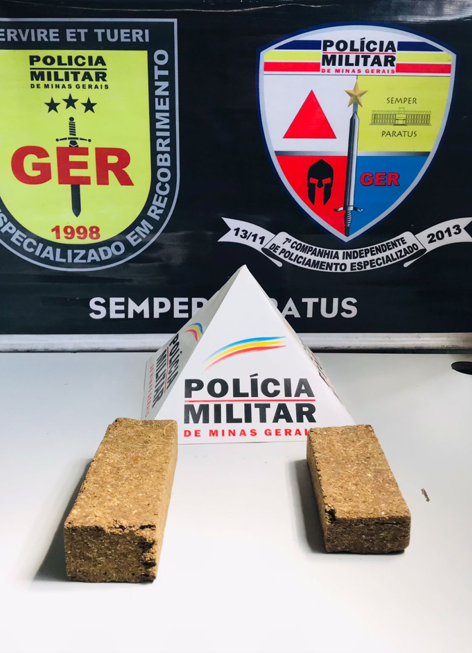 Rapaz é preso em Divinópolis com duas barras de maconha