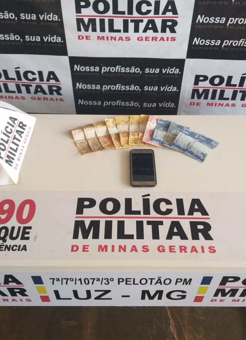 Rapaz é preso em Luz após assaltar uma loja simulando que estava com uma arma por debaixo da roupa