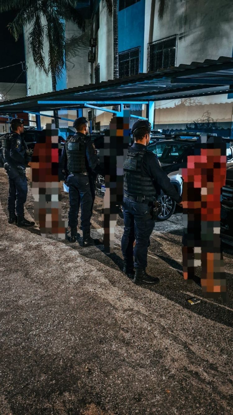NOVA SERRANA:GCM PRENDE 2 HOMENS E APREENDE UM ADOLESCENTE POR TRÁFICO DE DROGAS