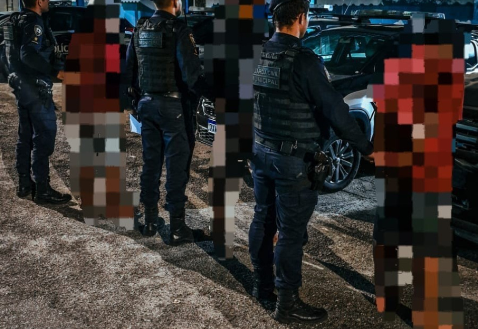 NOVA SERRANA:GCM PRENDE 2 HOMENS E APREENDE UM ADOLESCENTE POR TRÁFICO DE DROGAS