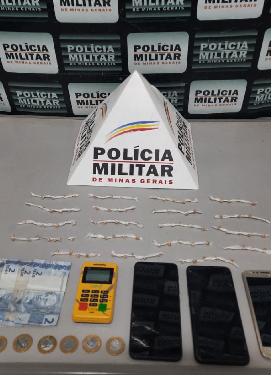 Polícia Militar detém cinco pessoas no bairro Padre Libério suspeitas de tráfico de drogas