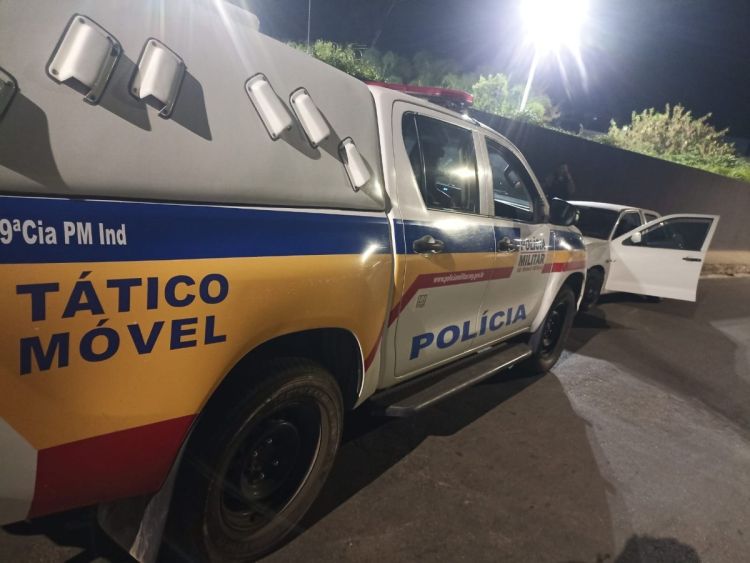 Pará de Minas – Polícia Militar recupera veículo com registro de furto durante abordagem na rua Antônio Carlos