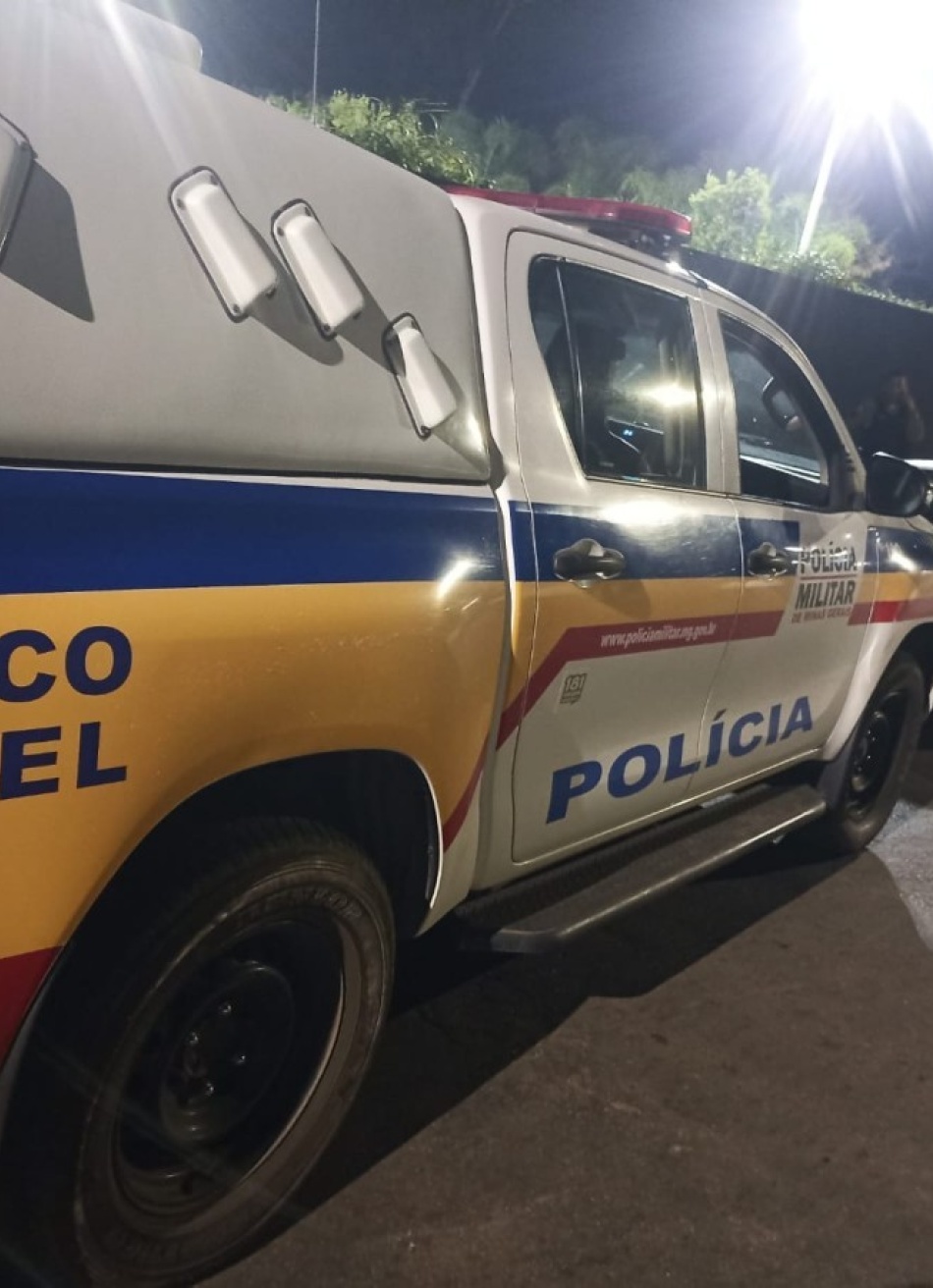 Pará de Minas – Polícia Militar recupera veículo com registro de furto durante abordagem na rua Antônio Carlos