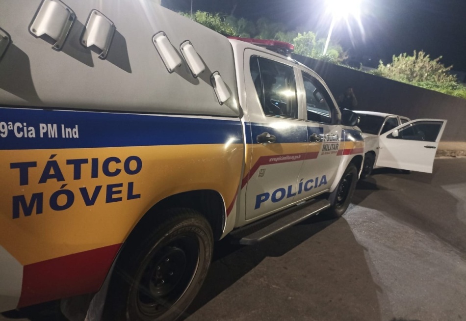 Pará de Minas – Polícia Militar recupera veículo com registro de furto durante abordagem na rua Antônio Carlos