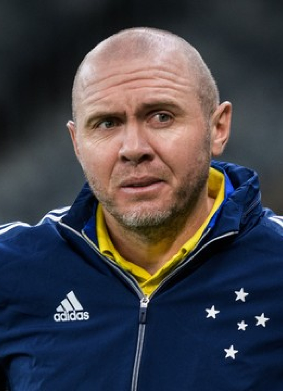 Cruzeiro empata com o Londrina e técnico Mozart pede demissão do cargo