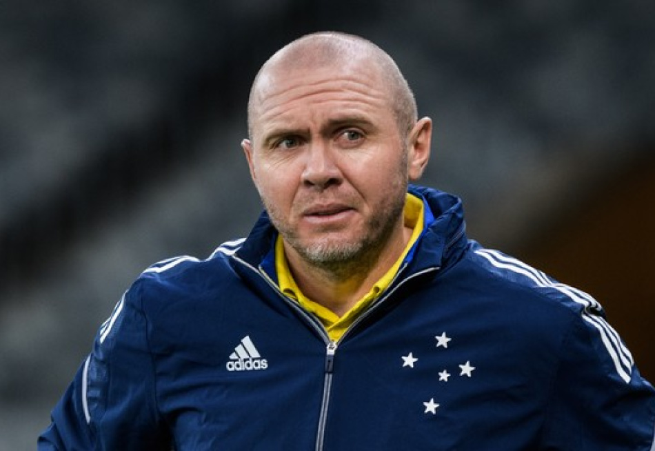 Cruzeiro empata com o Londrina e técnico Mozart pede demissão do cargo