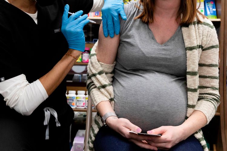 Minas Gerais amplia imunização de grávidas, puérperas e lactantes