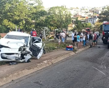 Cinco pessoas ficam gravemente feridas em acidente na BR-352, em Pitangui (MG)