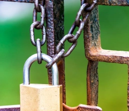 Polícia Militar prende dois homens suspeitos de manterem mulheres em cárcere privado em Nova Serrana