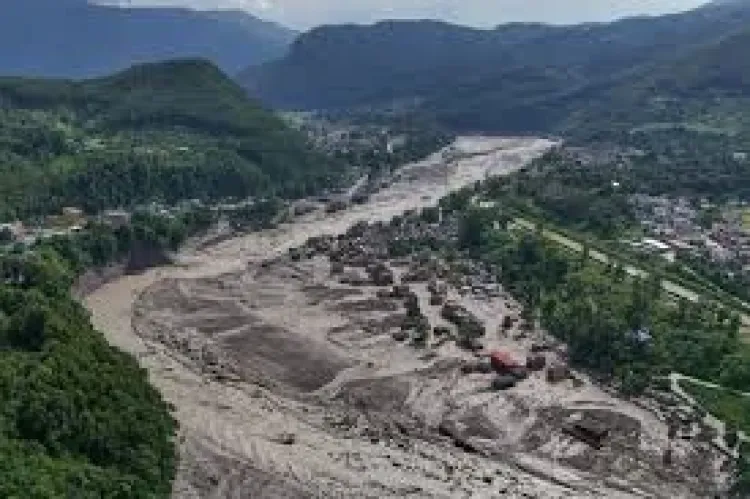 Inundação repentina na fronteira do Nepal com o Tibete deixa 95 mortos e mais de 380 desaparecidos