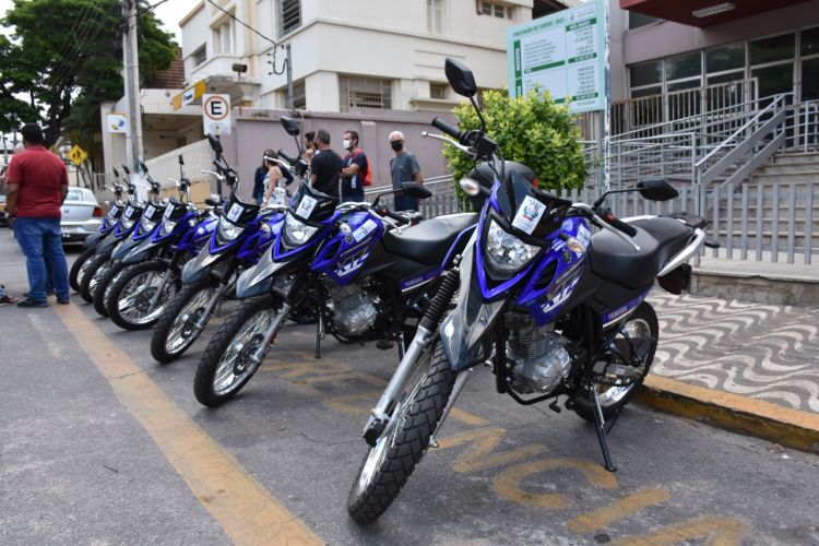 Prefeitura renova frota de veículos e entrega sete motos