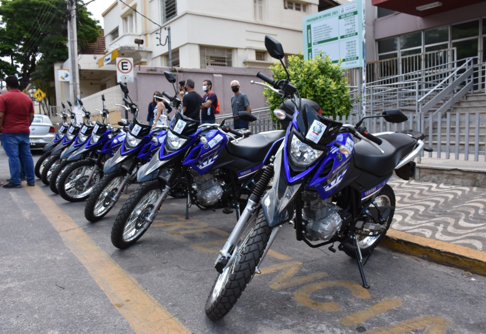 Prefeitura renova frota de veículos e entrega sete motos