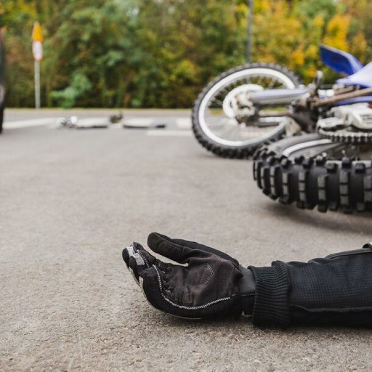 MOTORISTA PROVOCA ACIDENTE DE TRÂNSITO E FOGE SEM PRESTAR SOCORRO.