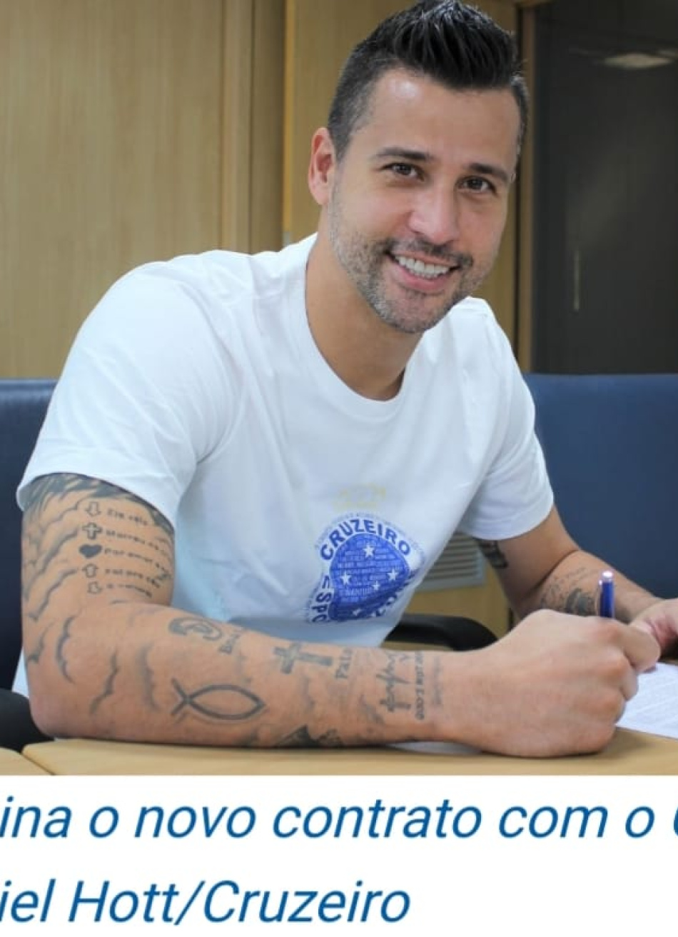 Goleiro Fábio renova contrato com o Cruzeiro até dezembro de 2021