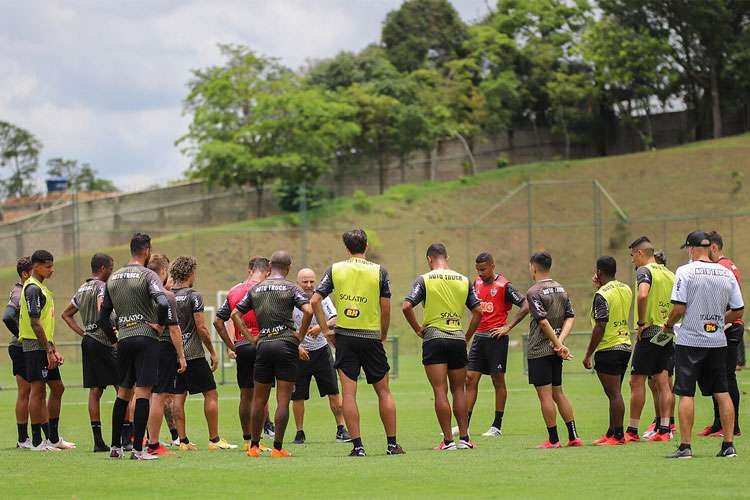 Sem vencer há quatro jogos, Atlético recebe o Flamengo em confronto direto pelo Campeonato Brasileiro