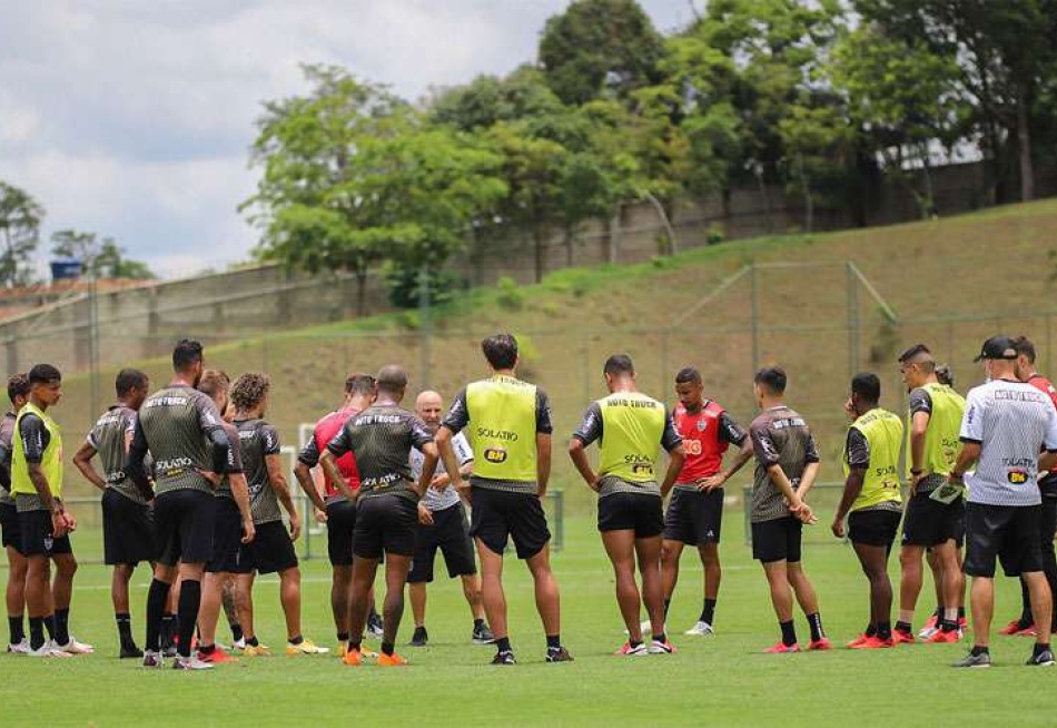 Sem vencer há quatro jogos, Atlético recebe o Flamengo em confronto direto pelo Campeonato Brasileiro