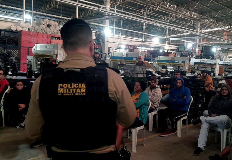 PERDIGÃO/MG – POLÍCIA MILITAR REALIZA PALESTRA EDUCATIVA SOBRE SEGURANÇA NO TRÂNSITO