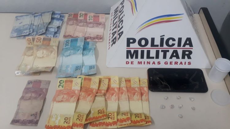 Menor é apreendido no Distrito de Antunes com oito pedras de crack, R$ 488,00 em dinheiro e um aparelho celular