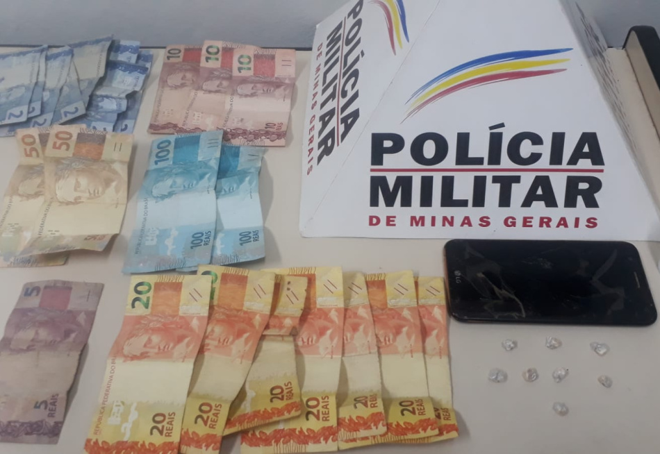 Menor é apreendido no Distrito de Antunes com oito pedras de crack, R$ 488,00 em dinheiro e um aparelho celular