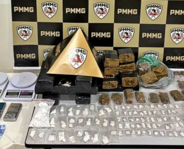 Polícia Militar apreende arma de uso restrito e grande quantidade de drogas após tentativa de homicídio.