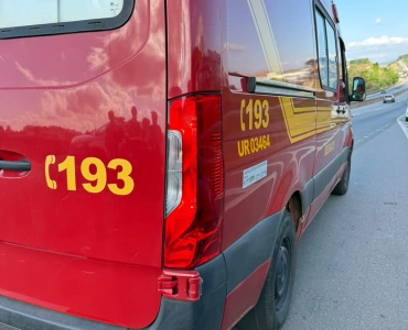 Colisão entre carro e motocicleta deixa duas pessoas mortas na BR-262