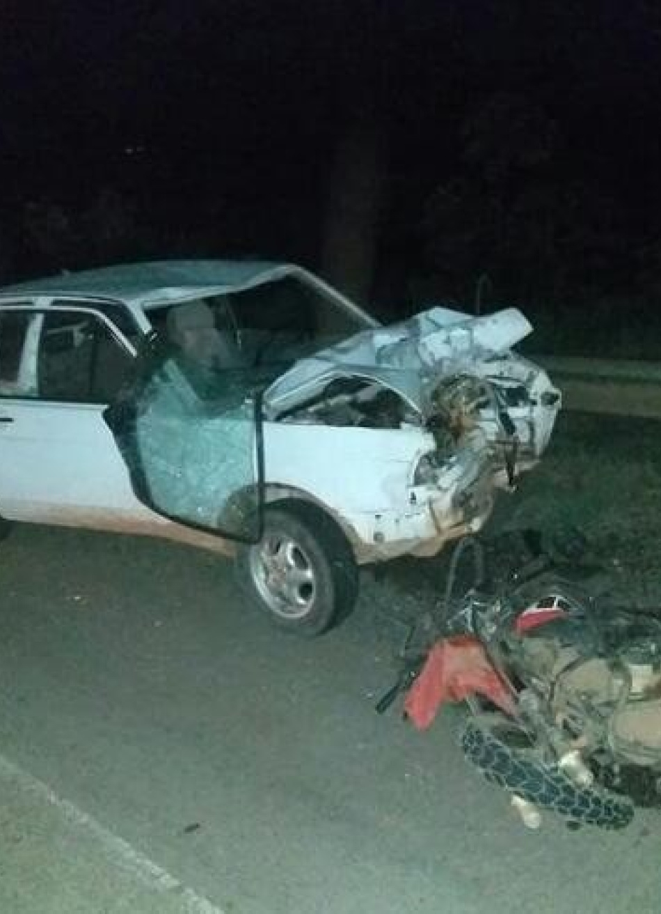 Acidente entre um carro e uma moto em Pitangui deixou uma pessoa gravemente ferida