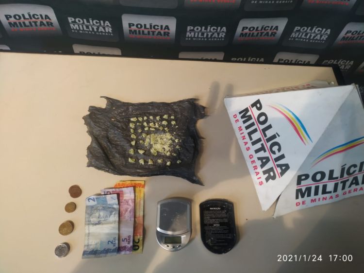 Polícia Militar prende em Divinópolis homem acusado de tráfico de drogas