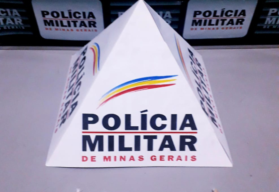 Polícia Militar apreende 36 pedras de crack em um lote vago no bairro São Paulo