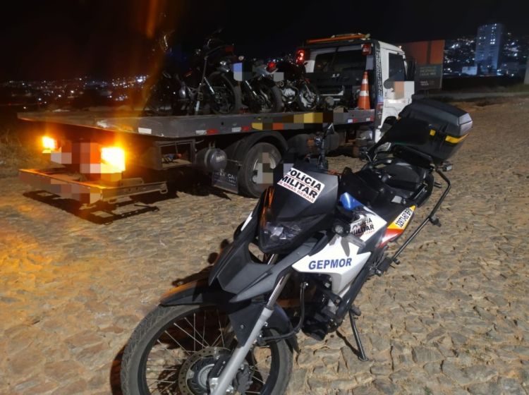 Polícia Militar realiza Operação "Cavalo de Aço" em Nova Serrana