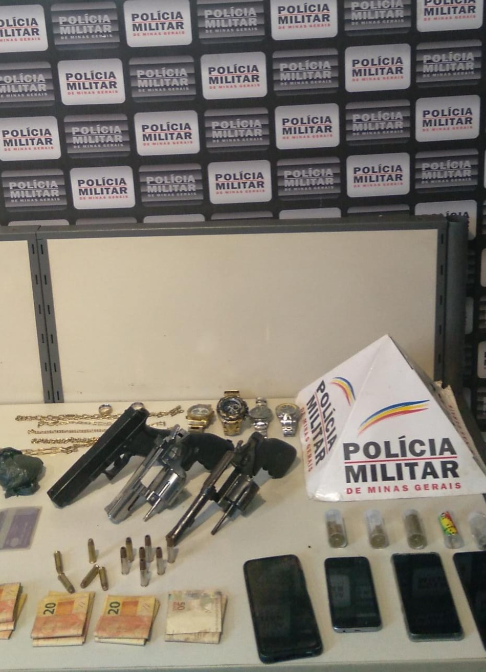 Quadrilha é presa em Divinópolis após ameaçar uma vítima com arma de fogo e roubar os seus pertences