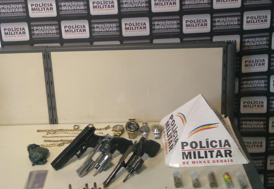 Quadrilha é presa em Divinópolis após ameaçar uma vítima com arma de fogo e roubar os seus pertences