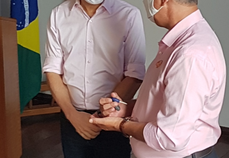 Elias Diniz aproveitou visita do governador para agradecer ajuda do poder executivo estadual no desenvolvimento do município