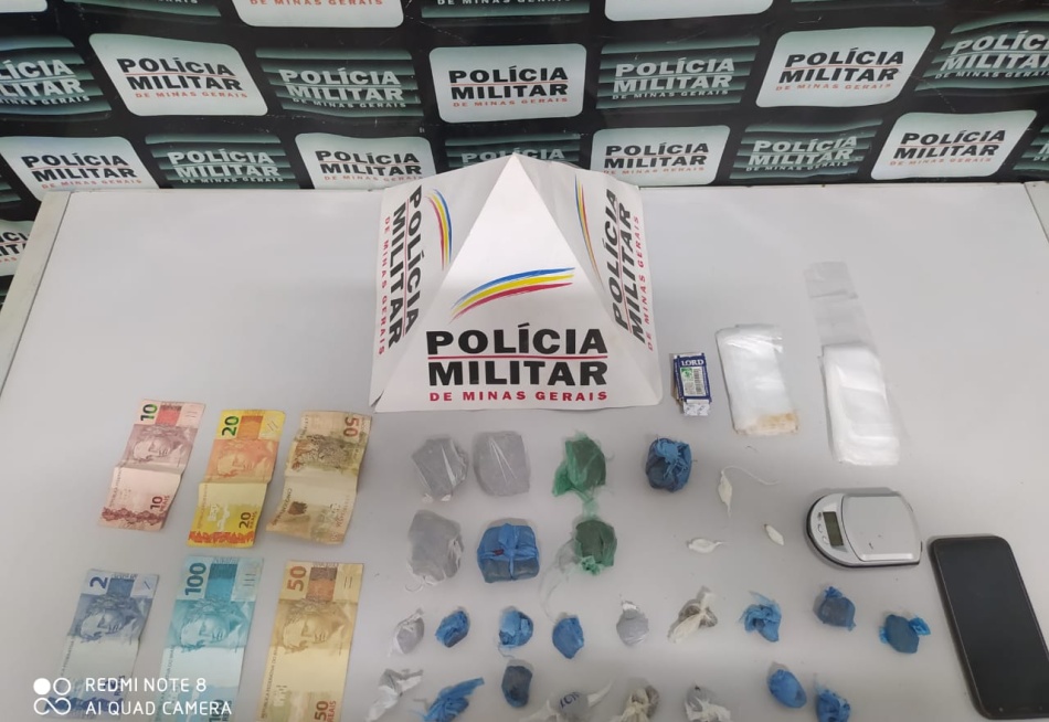 Adolescente é preso no bairro Santos Dumont com 17 buchas e sete tabletes de maconha e três papelotes de cocaína